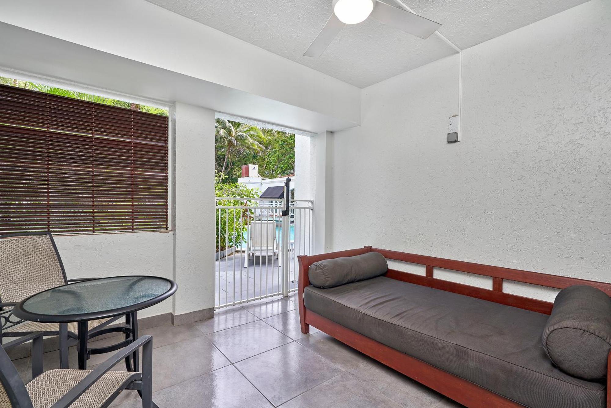 Alassio Beachfront Apartments بالم كوف الغرفة الصورة