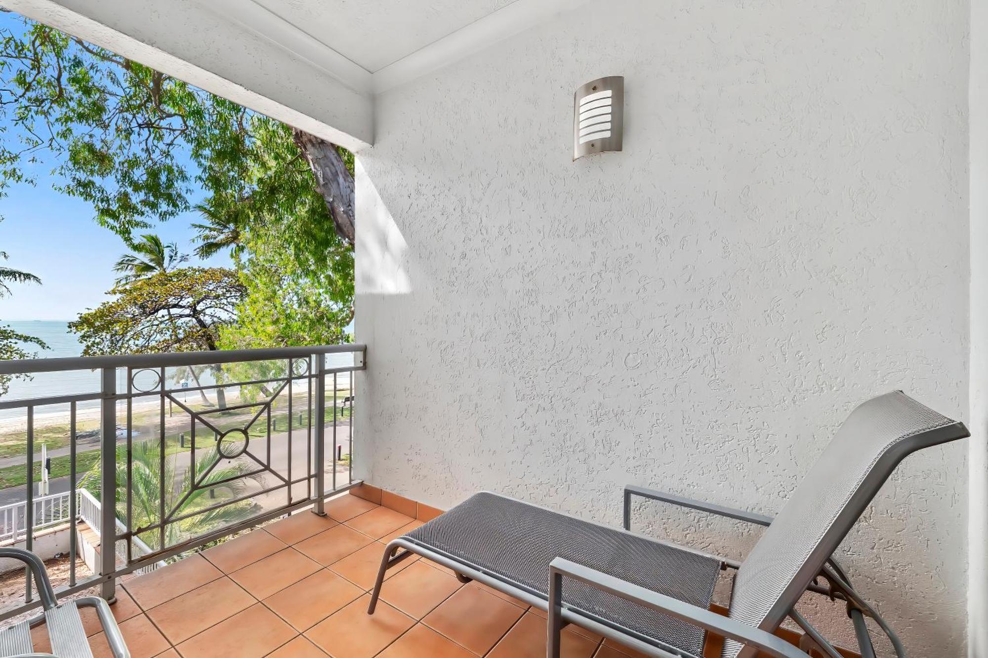 Alassio Beachfront Apartments بالم كوف الغرفة الصورة